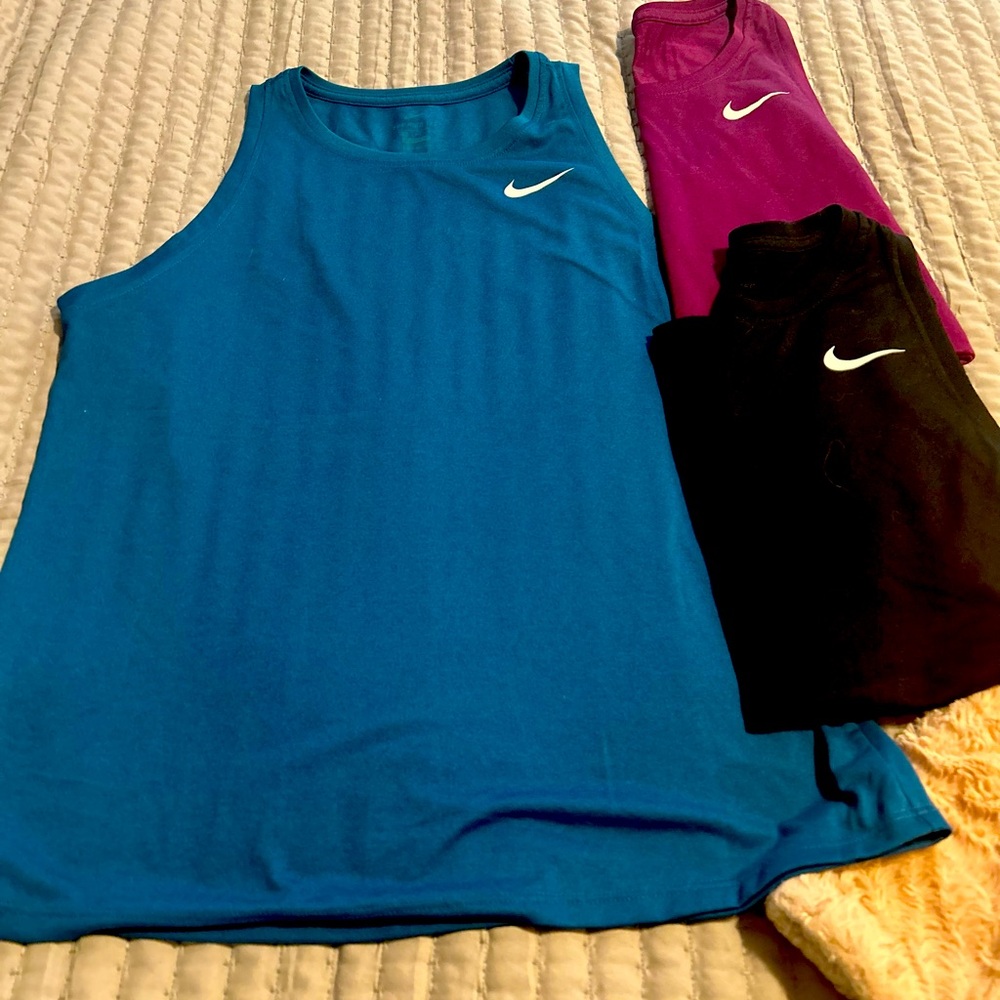 Women’s Nike Medium Tank Tops